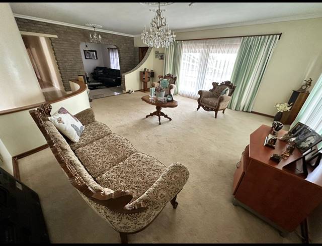 3 BEDROOM FREESTANDING FOR SALE IN EASTWOOD
